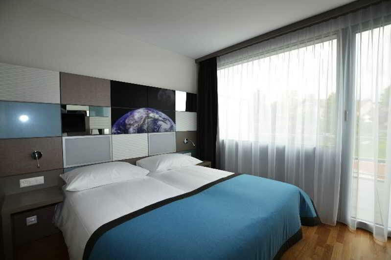 Discovery Hotel 3* Superior Crissier Exteriör bild